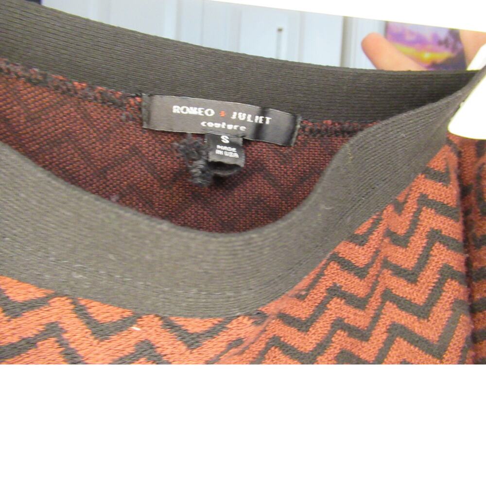 Romeo & Juliet Couture chevron pattern skirt - Picture 3 of 3